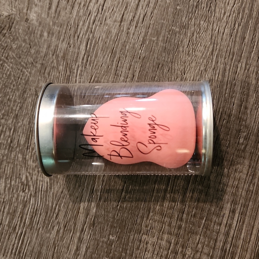 NWT Beauty Blender Makeup Sponge